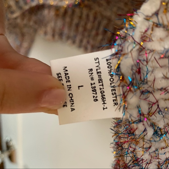 Cropped Sweater - Picture 4 of 5